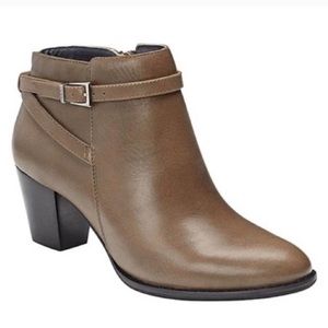 Women’s size 10wide Vionic Upright Upton Taupe Boot